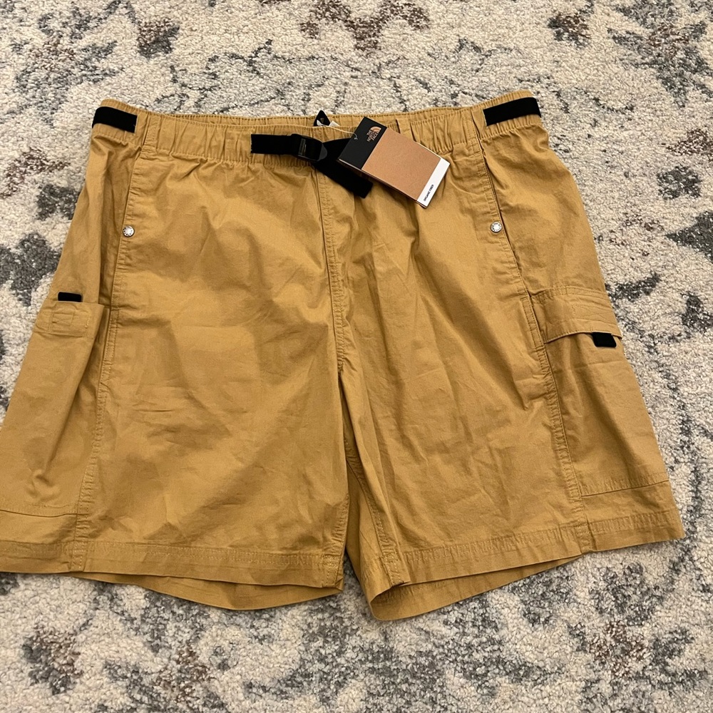 The North Face Men's Ripstop
Easy Cargo Shorts - Size XL